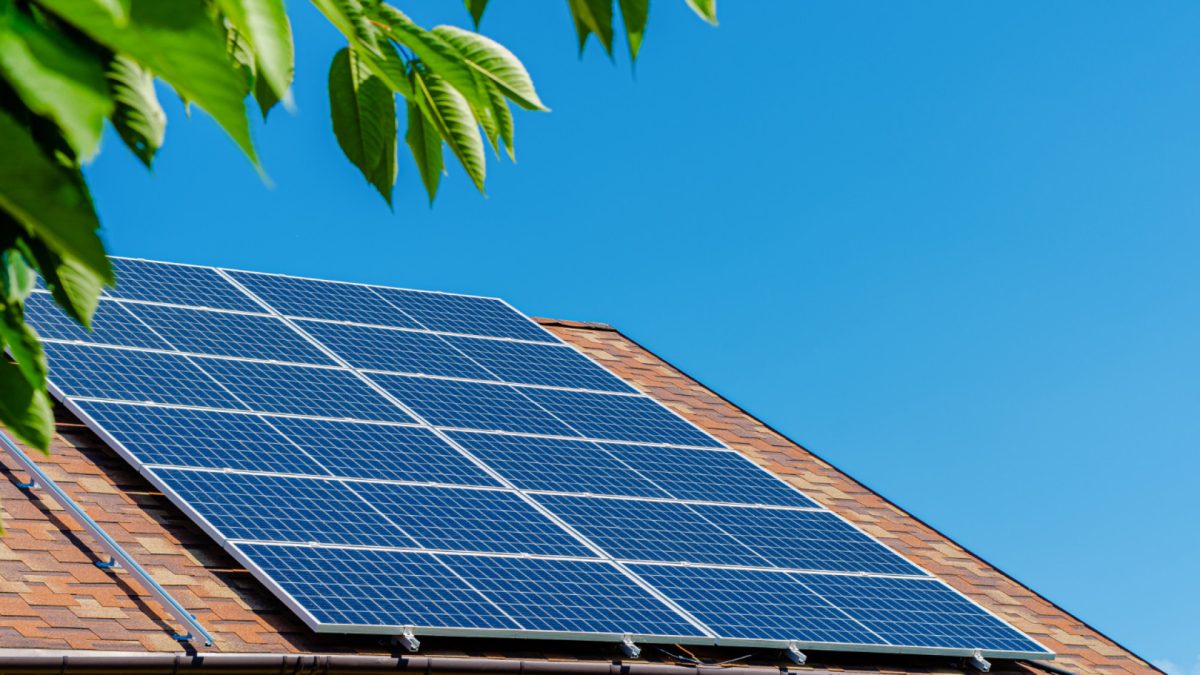 Énergies renouvelables : pourquoi faire confiance à un installateur local ?